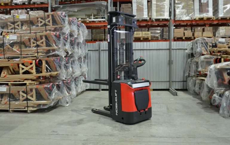 Гидравлические штабелеры: преимущества, виды и применение