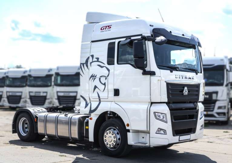 Sitrak 4x2 МКПП: надежный партнер для дальних грузоперевозок