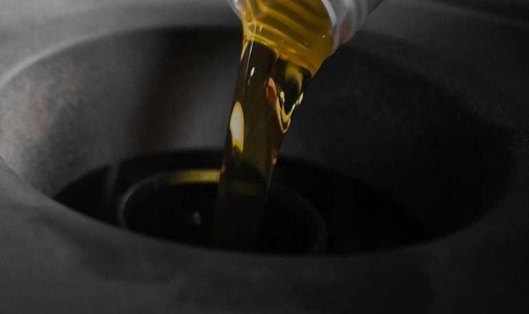 Роль профессиональных консультаций в выборе масла: как выезд специалиста на место помогает выбирать лучшее решение