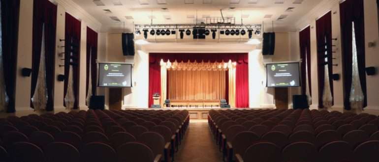 Актовый зал в учреждении: оптимальные решения для любого бюджета