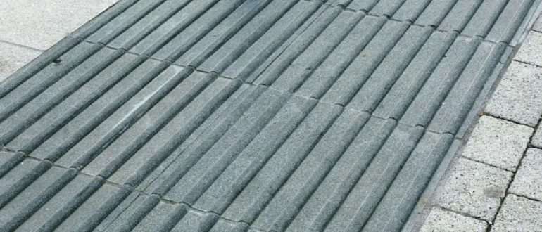 Гранитные тактильные плиты в благоустройстве: преимущества и нюансы