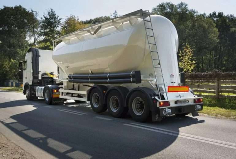 Топ-5 полуприцепов для перевозки сыпучих материалов