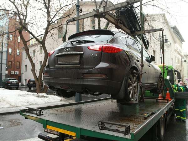 В Москве эвакуировали 1600 машин без номеров. Лидируют BMW и Mercedes