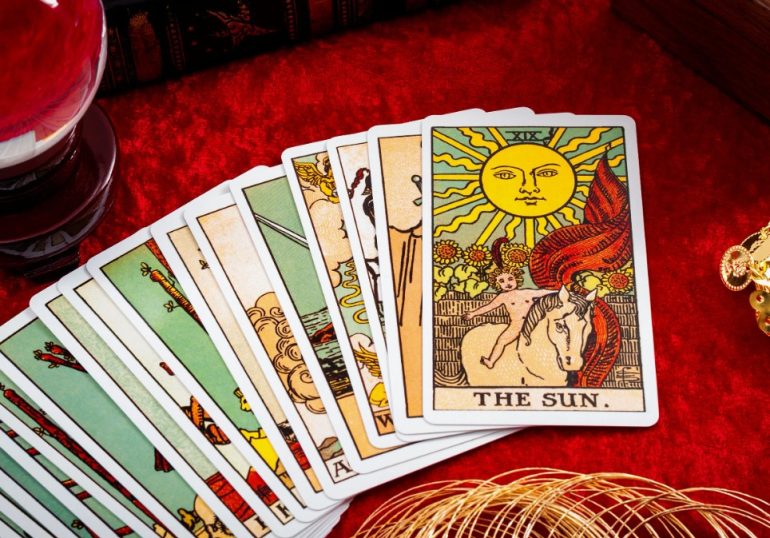 Гадания на суженого онлайн: 7 простых ритуалов для занятых девушек