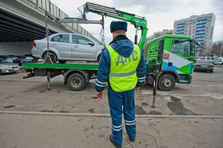 Парковка и эвакуаторы: где водителям теперь особенно важно быть внимательнее