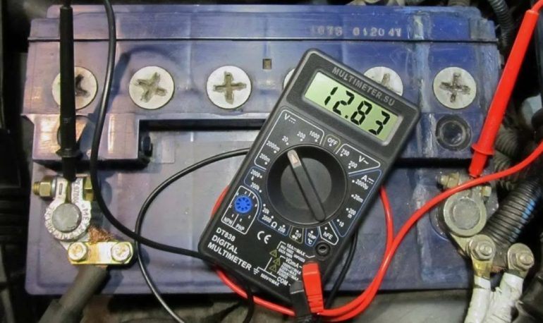 Автомобильный аккумулятор 12V: как проверить мультиметром и продлить срок службы