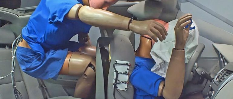 Что действительно спасает жизни при ДТП: ремень, подушка или что-то еще